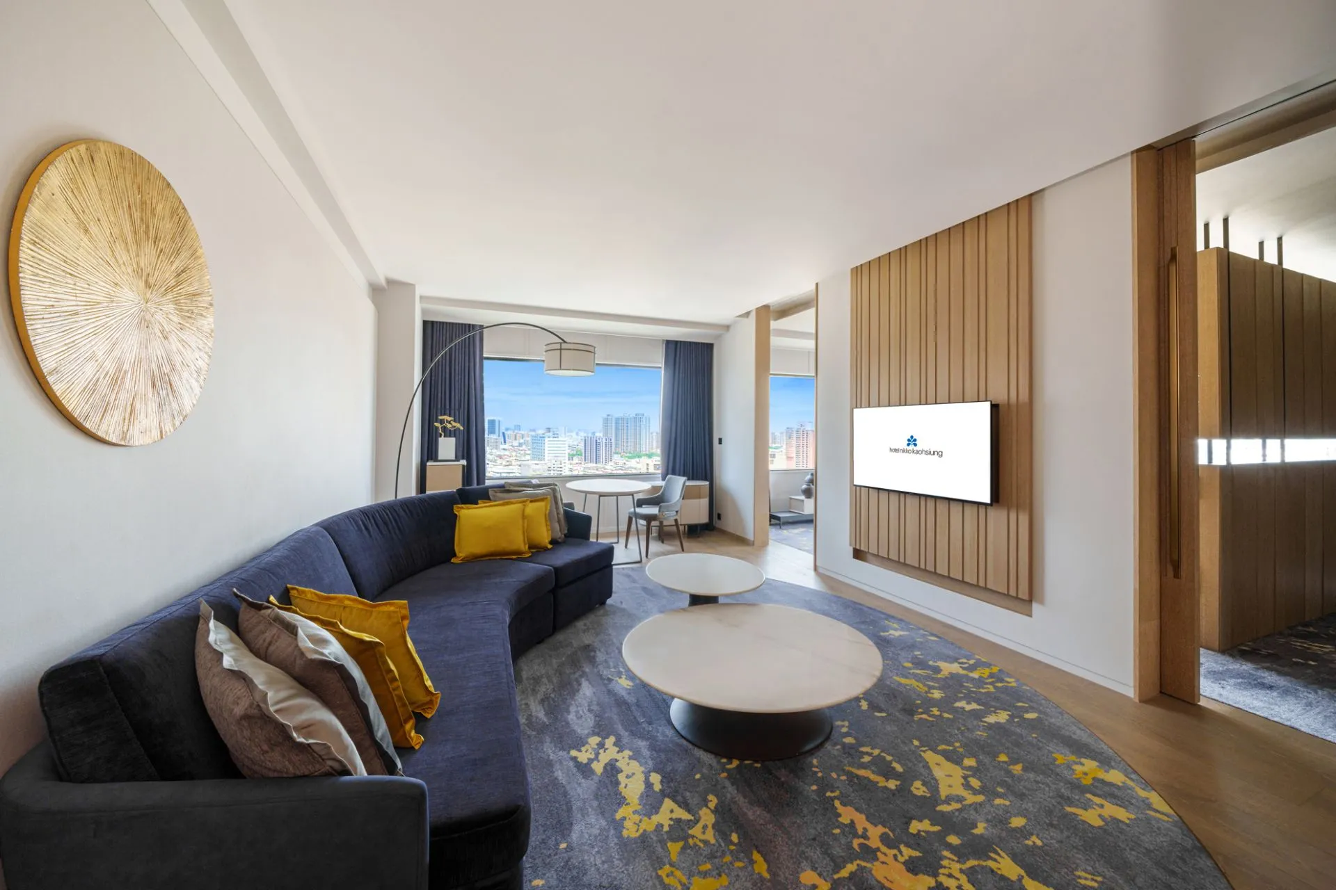 Junior Corner King Suite